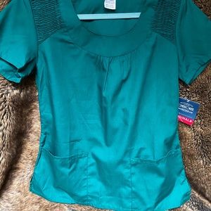 Hunter green Cherokee scrub top - WITH TAGS
